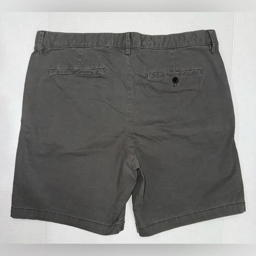 Banana Republic Men's Gray Flat Front Shorts